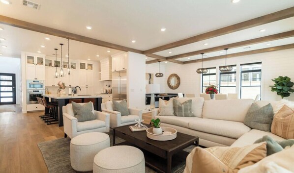 Smart TV, fireplace, ping pong