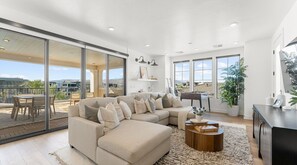 Smart TV, fireplace, table tennis