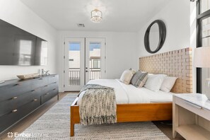 8 عدّة غرف نوم ومكتب ومكواة/لوح كي وسرير سفر