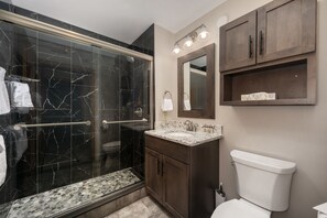 Shower, hair dryer, towels - Mountain View Ski-In Ski-Out Condo - Zephyr Mountain Lodge Premium-Rated 2516 (Winter Park)