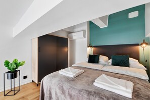 Loft Basic, 1 Tempat Tidur Queen dengan tempat tidur Sofa (Homey Studio - Loft for 3) | Didekorasi berbeda-beda dan dilengkapi dengan perabotan berbeda-beda