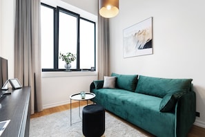 樓中樓客房 (Homey Studio - Loft for 4) | 起居區 | 40-吋LED 液晶電視、數位頻道、電視