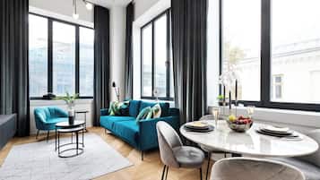 Premium Loft (Epic Studio - Loft) | Individually decorated, individually furnished, laptop workspace