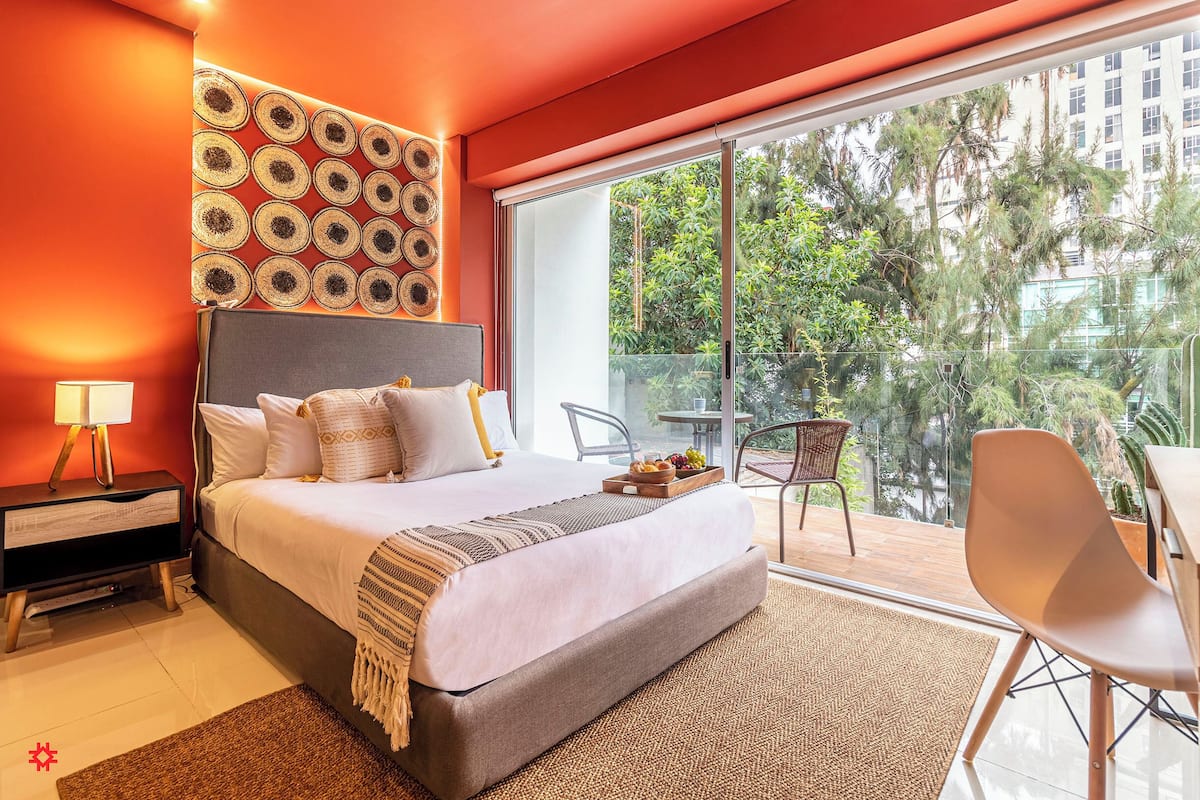 Junior Studio | Hypo-allergenic bedding, in-room safe, individually decorated