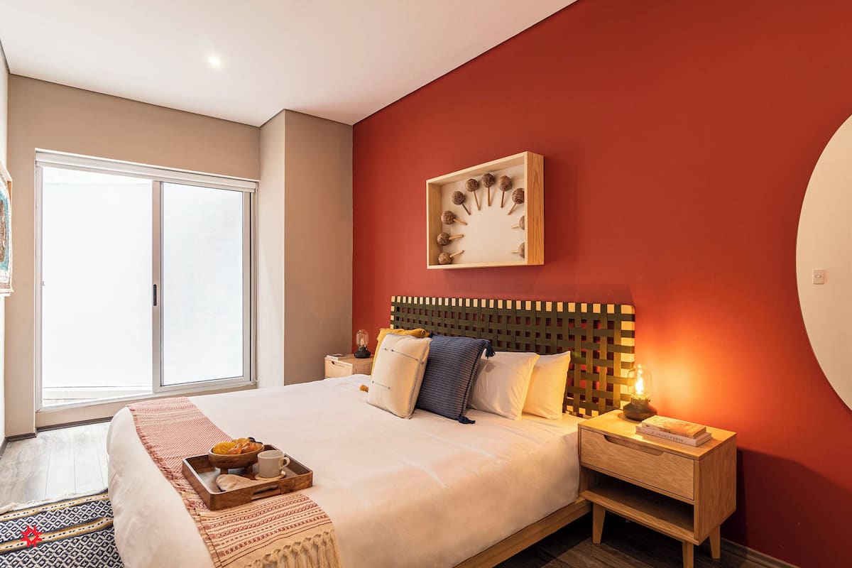 Comfort Apartment | Hypo-allergenic bedding, in-room safe, individually decorated