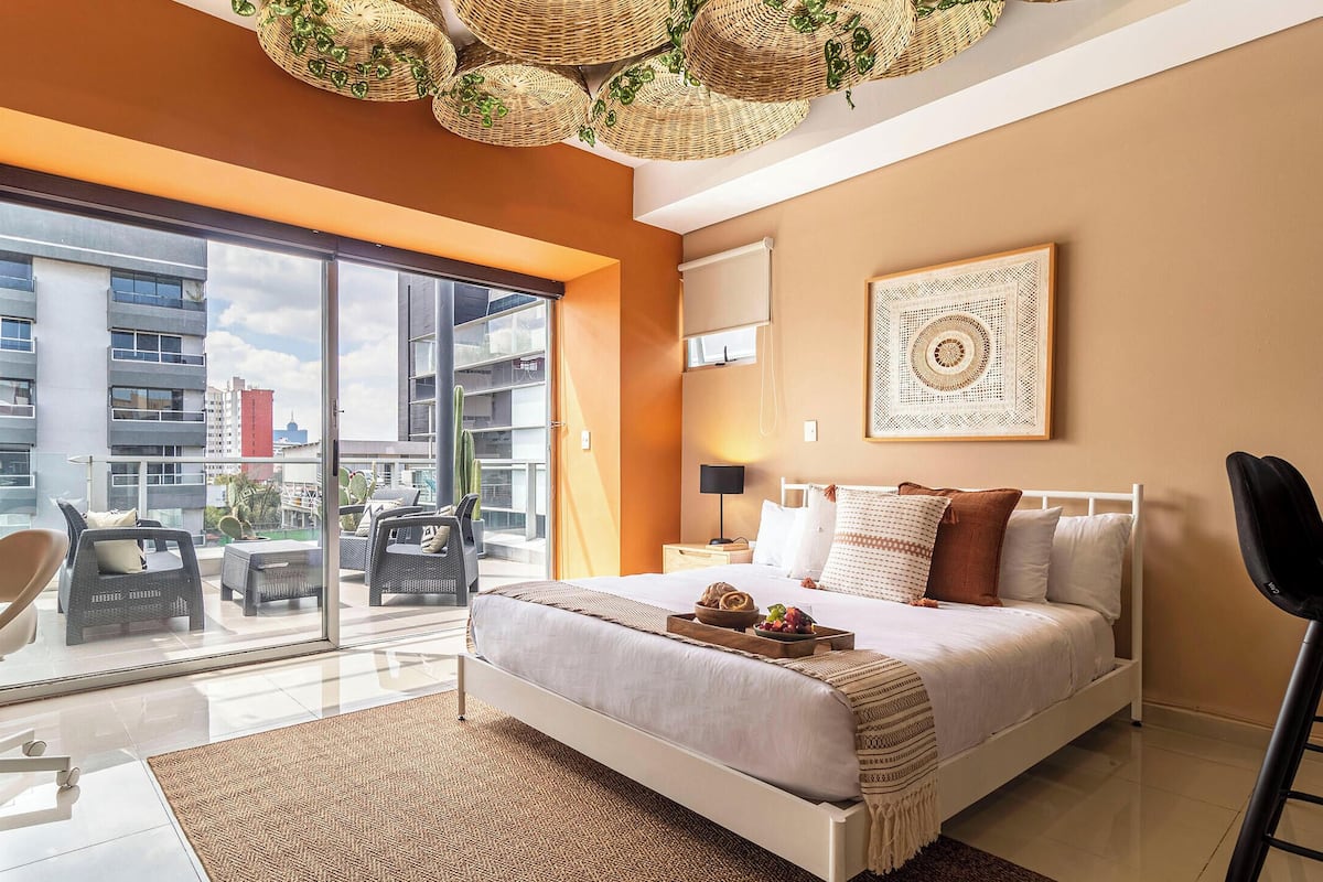 Superior Studio | Hypo-allergenic bedding, in-room safe, individually decorated