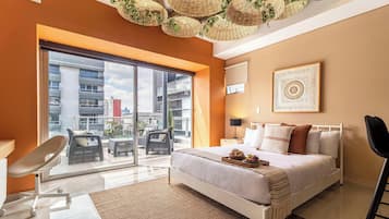 Estudio superior | Ropa de cama hipoalergénica y caja de seguridad en la habitación