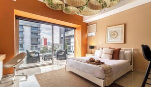 Estudio superior | Ropa de cama hipoalergénica y caja de seguridad en la habitación 