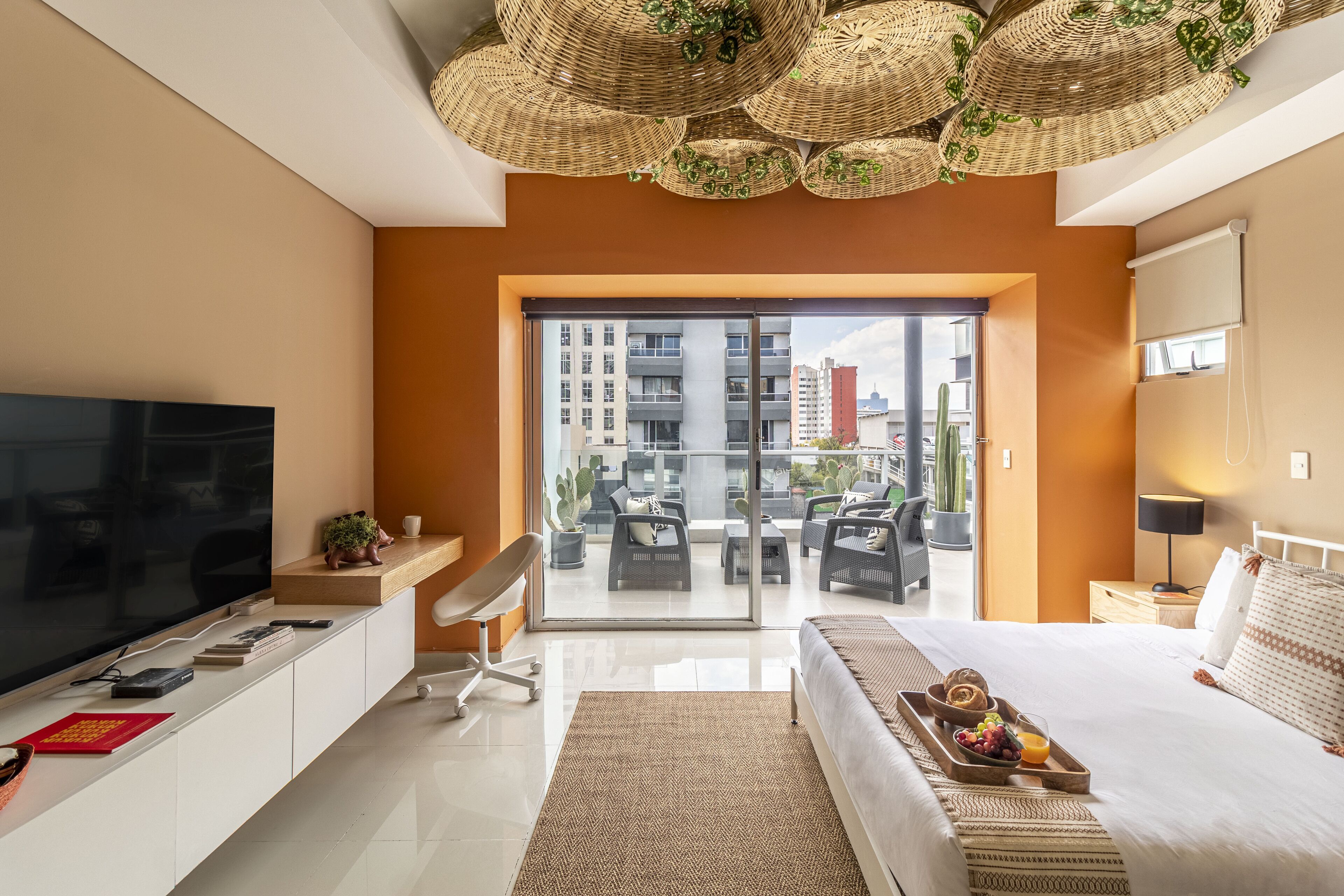 Estudio superior | Ropa de cama hipoalergénica y caja de seguridad en la habitación 