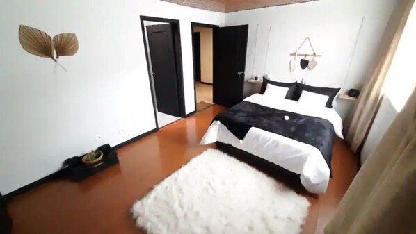 1 bedroom, iron/ironing board, free WiFi, bed sheets - Wonderful House so close to the Mall Unicentro (Bogotá)