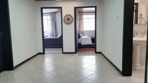 1 chambre, fer et planche à repasser, Wi-Fi gratuit, draps fournis