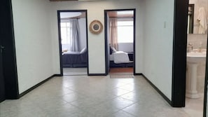 1 chambre, fer et planche à repasser, Wi-Fi gratuit, draps fournis