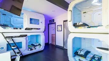 3 bedrooms, desk, iron/ironing board, travel cot