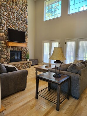 Smart TV - Southern Bell in the Pines!! Family friendly with beautiful scenery!! (Klamath Falls)
