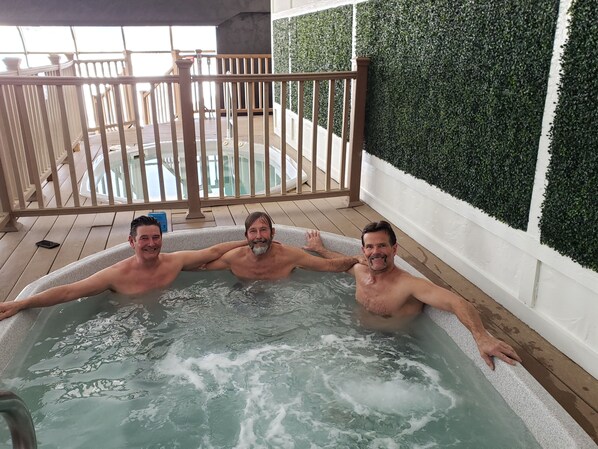 Tina de hidromasaje al aire libre