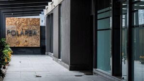 A modern building facade with a sign reading "POLAREA". - 1BR|1BA Apartment W/ pool, gym, high speed WiFi, located just a 3-minute walk from the new U.S. Embassy (Ciudad de México)