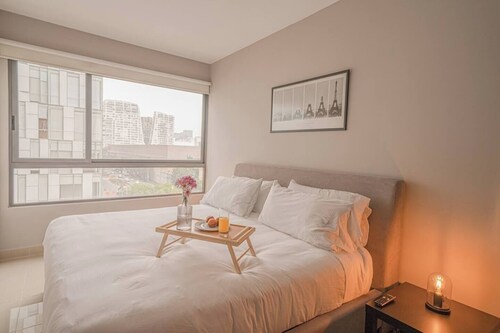 1BR|1BA Apartment W/ pool, gym, high speed WiFi, located just a 3-minute walk from the new U.S. Embassy