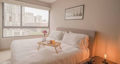 1BR|1BA Apartment W/ pool, gym, high speed WiFi, located just a 3-minute walk from the new U.S. Embassy