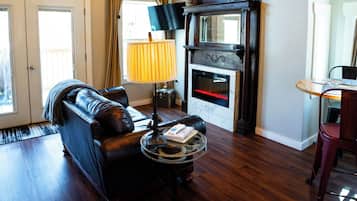 TV, fireplace, books, stereo