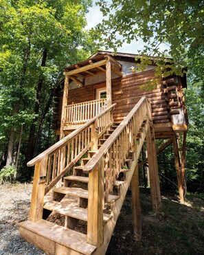 Exterior - Mountain Air Treehouse - Starlight Haven (Hot Springs)