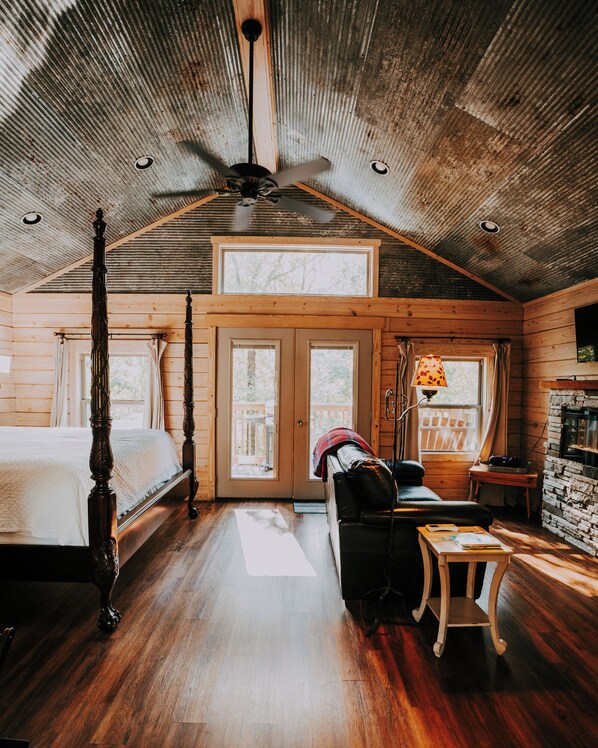 1 bedroom, WiFi, bed sheets - Mountain Air Treehouse - Starlight Haven (Hot Springs)