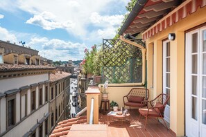 Premium Studio | Laptop workspace, free WiFi, bed sheets - Bob W Florence Ponte Vecchio (Florence)