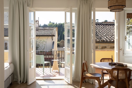 Premium Studio | 1 bedroom, laptop workspace, free WiFi, bed sheets