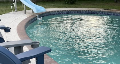 Casa Victoria-Coffee Bar, Pool, Privacy fenced, 3/2 bath, Kid's PlayRm, Shopping
