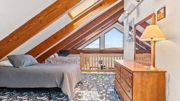 2 bedrooms, iron/ironing board, travel cot, free WiFi