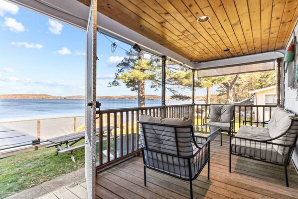 Terrace/patio - Cottage · Beachfront Cottage on Lake Champlain, Colchester (Colchester)