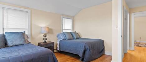 4 bedrooms, desk, iron/ironing board, travel crib