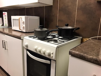 The Skipton Villa - 4 bedrooms with 4 double beds - sleep 8