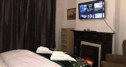 The Skipton Villa - 4 bedrooms with 4 double beds - sleep 8