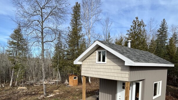 Exterior - Cozy bunkie on private land in Kawarthas (Woodview)