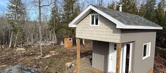 Cozy bunkie on private land in Kawarthas