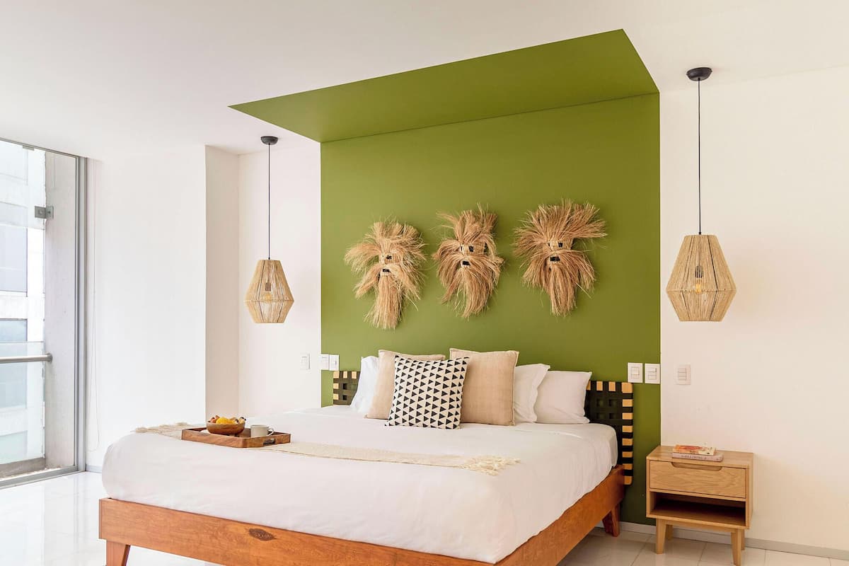 Classic Apartment | Hypo-allergenic bedding, in-room safe, individually decorated, desk