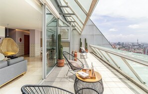 Exclusive Apartment | Private kitchen | Full-sized fridge, microwave, oven, stovetop - Casa Reforma by Kukun (Mexico City)