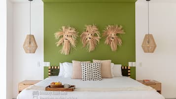 Classic Apartment | Hypo-allergenic bedding, in-room safe, individually decorated, desk