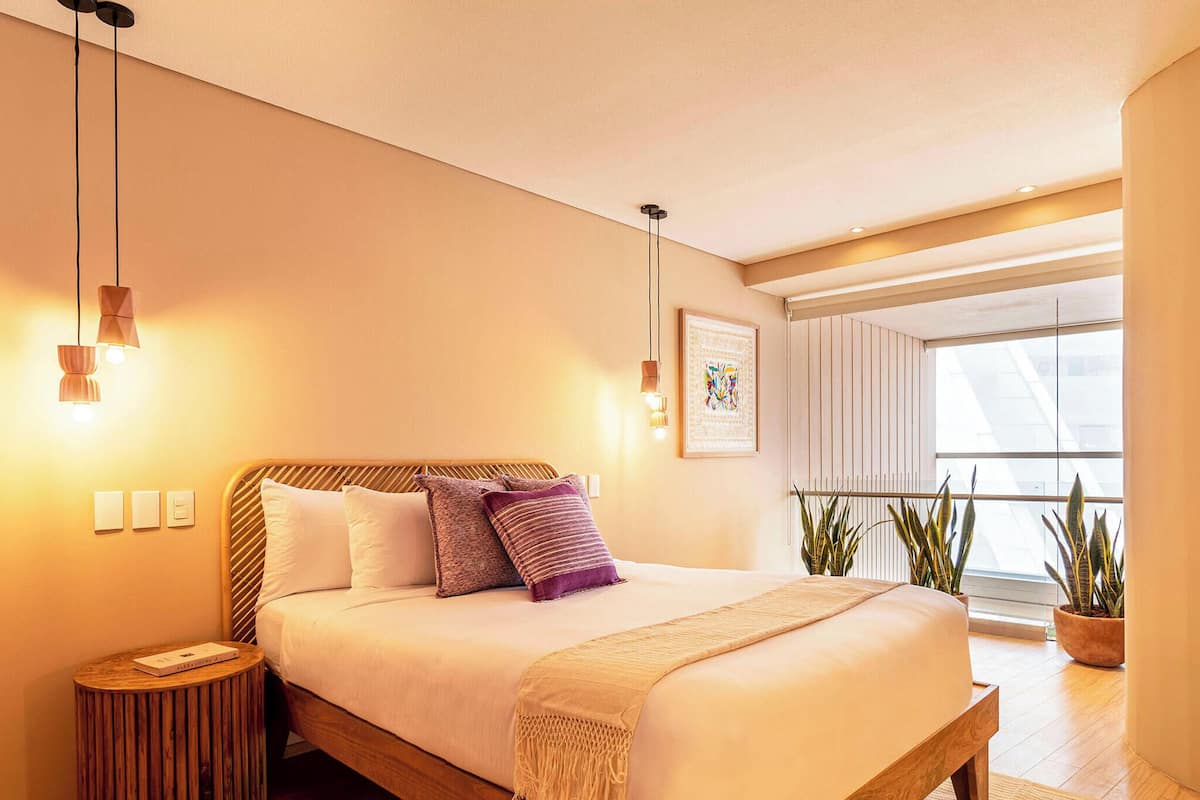 Exclusive Apartment | Hypo-allergenic bedding, in-room safe, individually decorated, desk