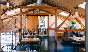 Dining - 3-level Corner Townhome with Private Rooftop Deck (Seattle)