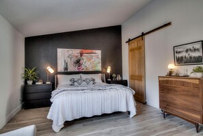 3 soverom, strykejern/-brett, wi-fi (inkludert) og sengetøy