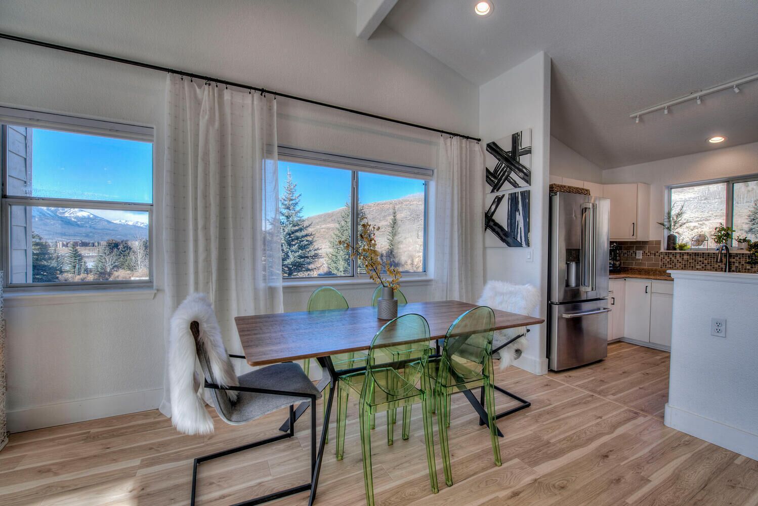 Dining room.
