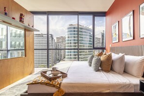 舒適樓中樓客房 | 低過敏寢具、客房內保險箱、獨特裝潢、書桌