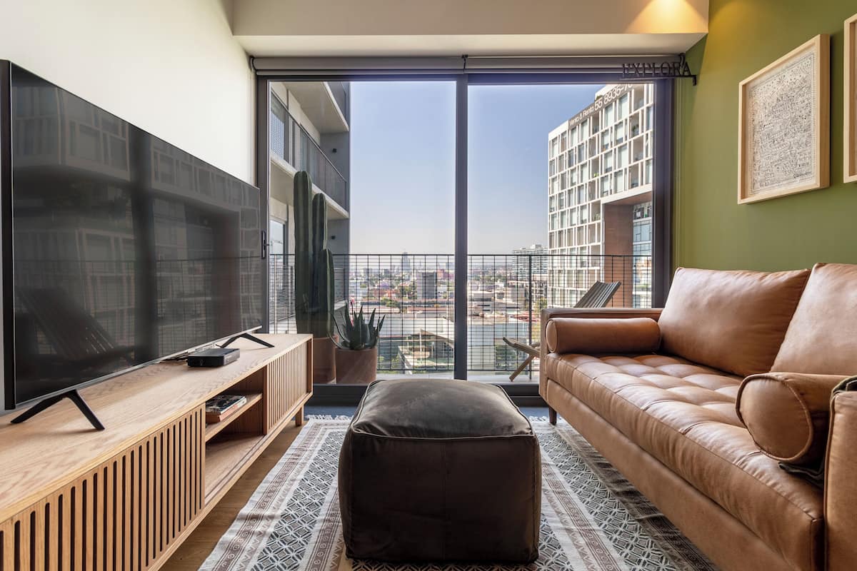 Grand Apartment, City View | Living area