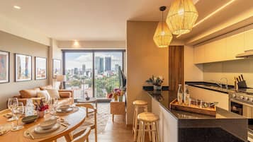 Departamento superior | Área de sala de estar | Televisión LED de 52 pulgadas con canales por cable y televisión