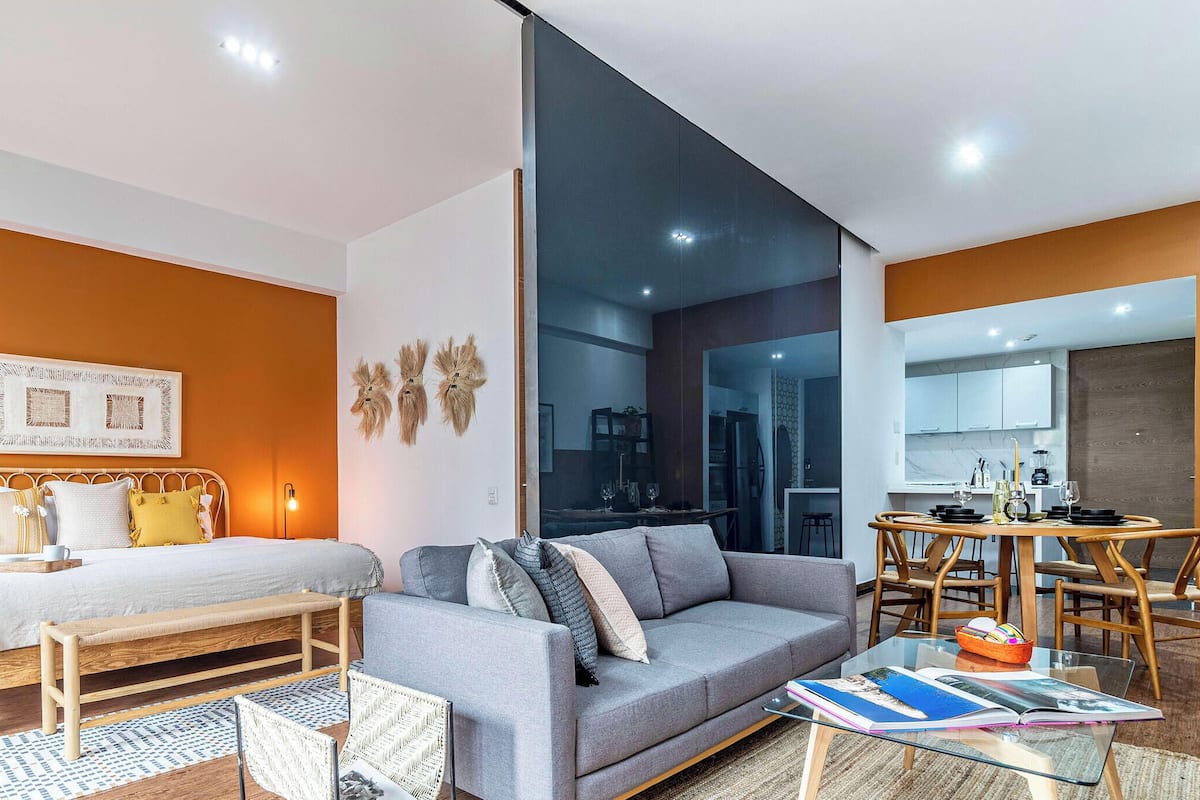 Comfort Apartment | Hypo-allergenic bedding, in-room safe, individually decorated