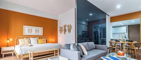 Comfort-Apartment | Allergikerbettwaren, Zimmersafe, individuell dekoriert