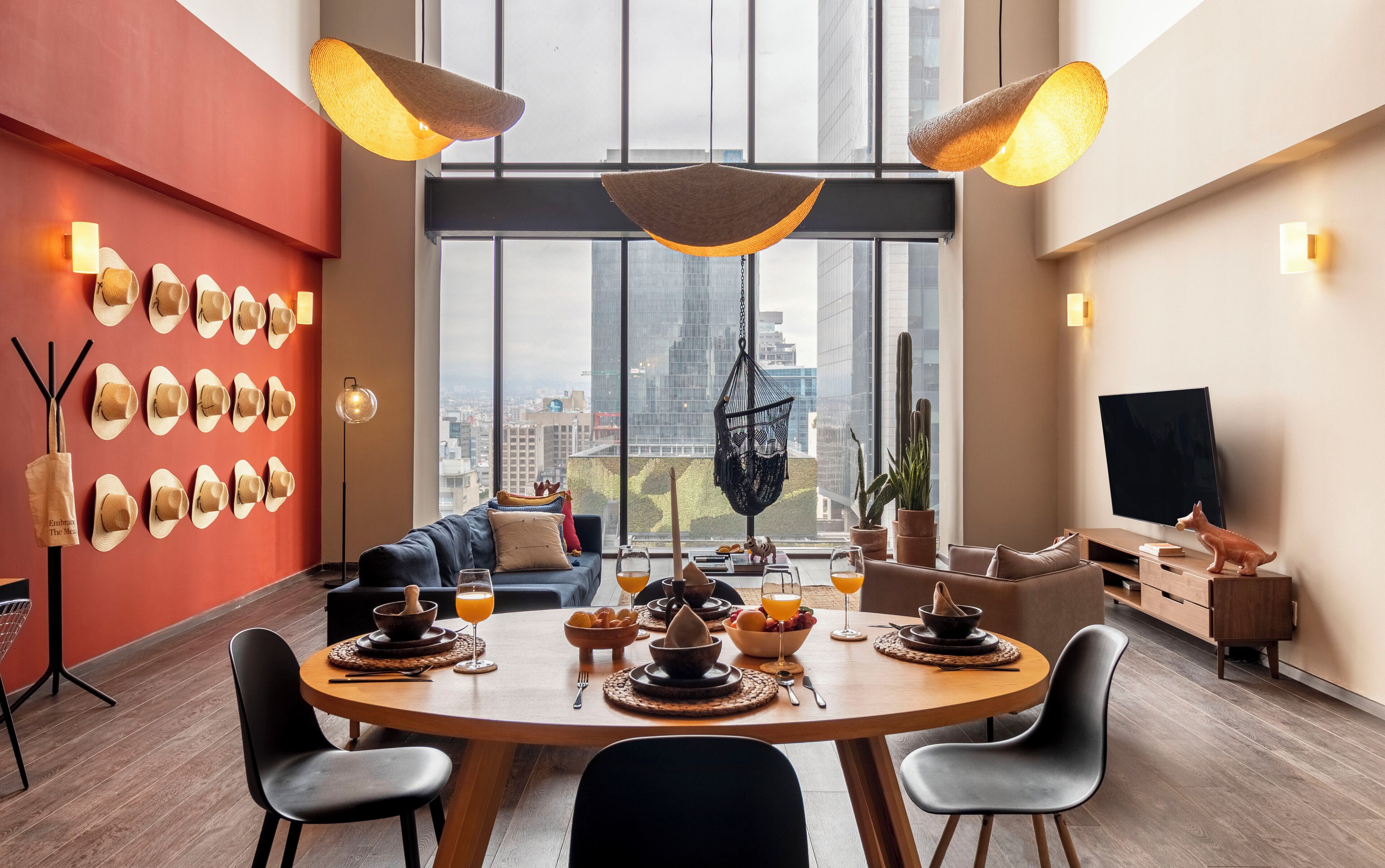 デラックス アパートメント | リビング エリア | 50 インチのLED テレビ (ケーブル放送視聴可)、テレビ、床暖房