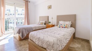 2 chambres, fer et planche à repasser, Wi-Fi gratuit, draps fournis