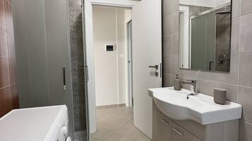 Doccia, asciugacapelli, bidet, asciugamani